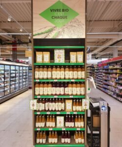 Boisson bio BARIBA au baobab, boisson bien-être vegan fabriquée en France, en rayon chez Carrefour à Laval (Mayenne), présentation en tête de gondole